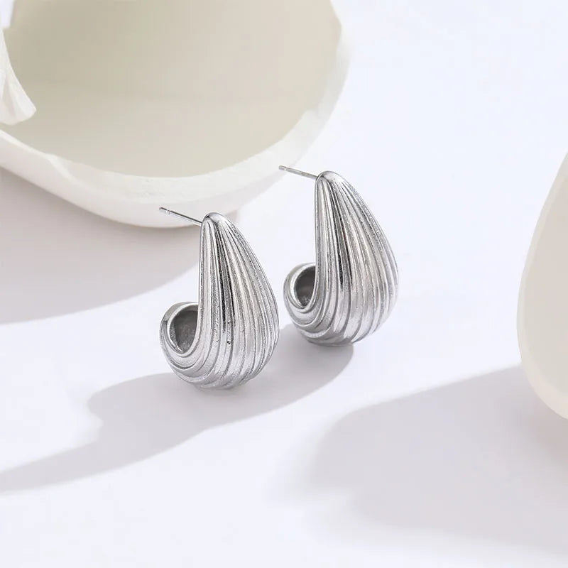 Aretes Golden Drop – Diseño Texturizado