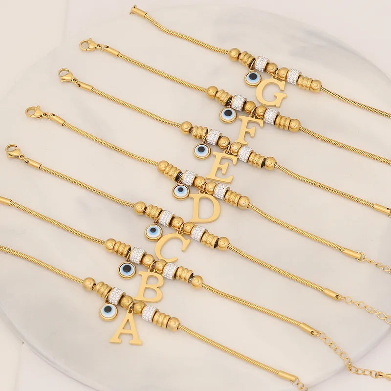 Pulsera Initial Charm – Personalizada en Oro