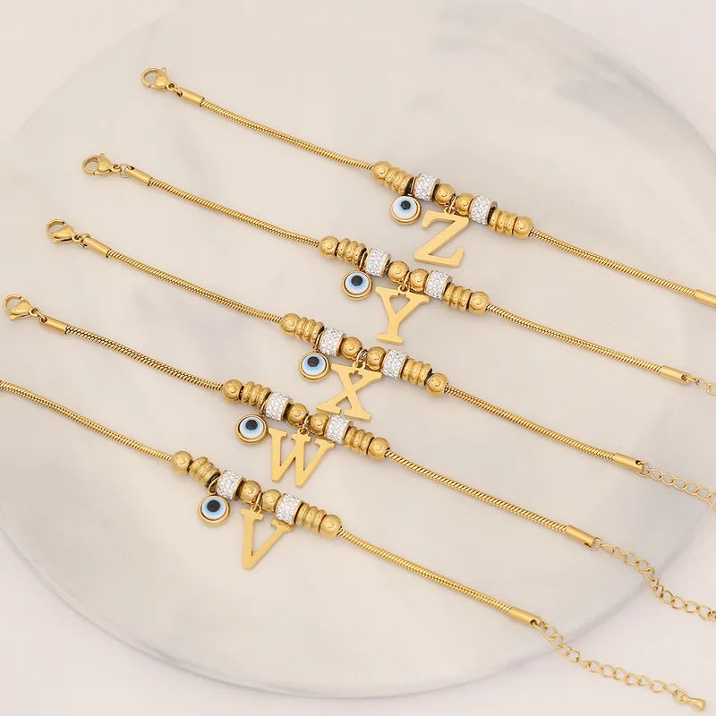 Pulsera Initial Charm – Personalizada en Oro