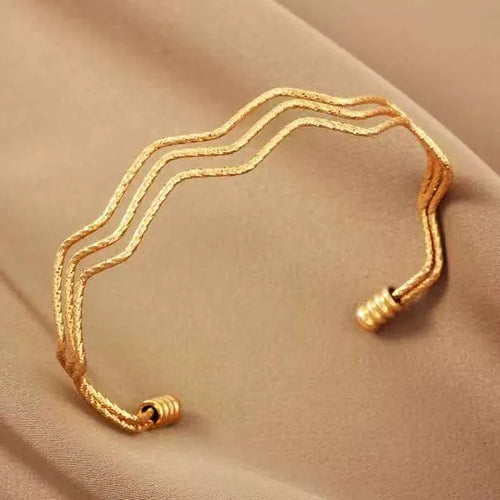 Pulsera Wave Gold – Diseño Fluido Minimalista