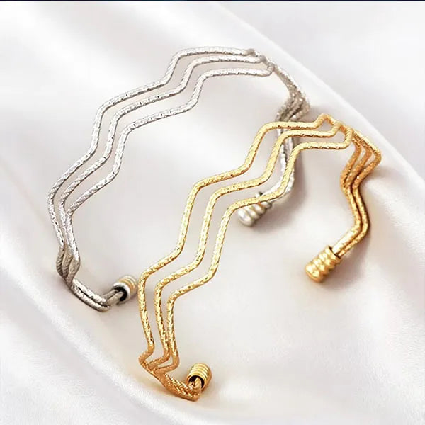 Pulsera Wave Gold – Diseño Fluido Minimalista