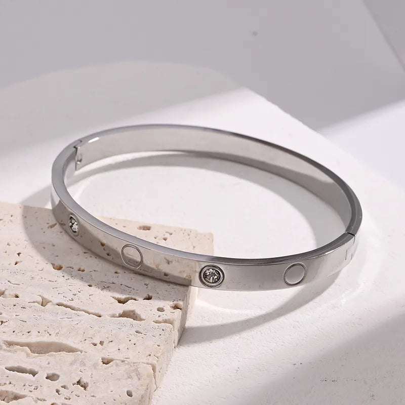 Pulsera Crystal Bangle – Elegancia Minimalista