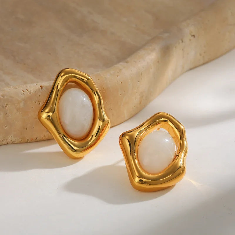 Aretes Resin Glow – Piedra Colorida en Oro