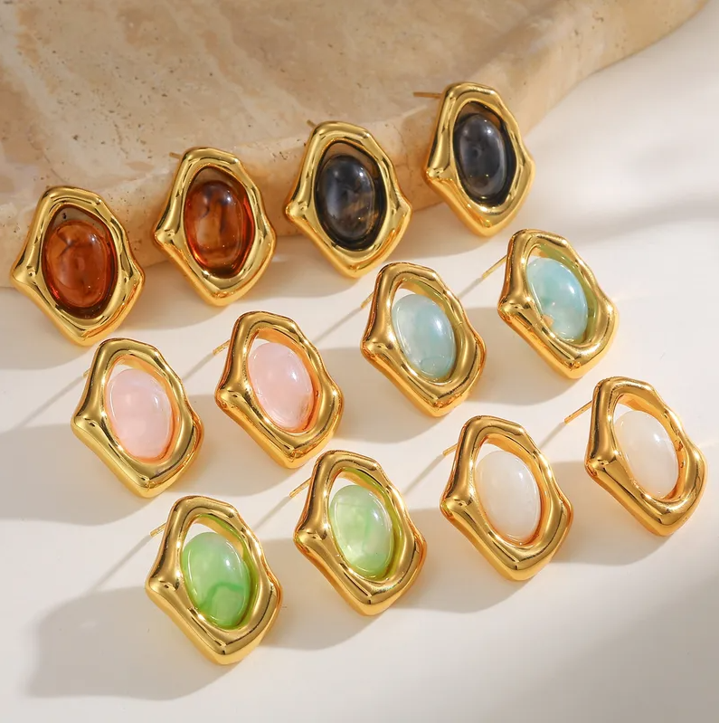 Aretes Resin Glow – Piedra Colorida en Oro