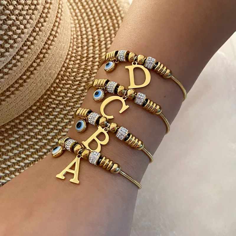 Pulsera Initial Charm – Personalizada en Oro